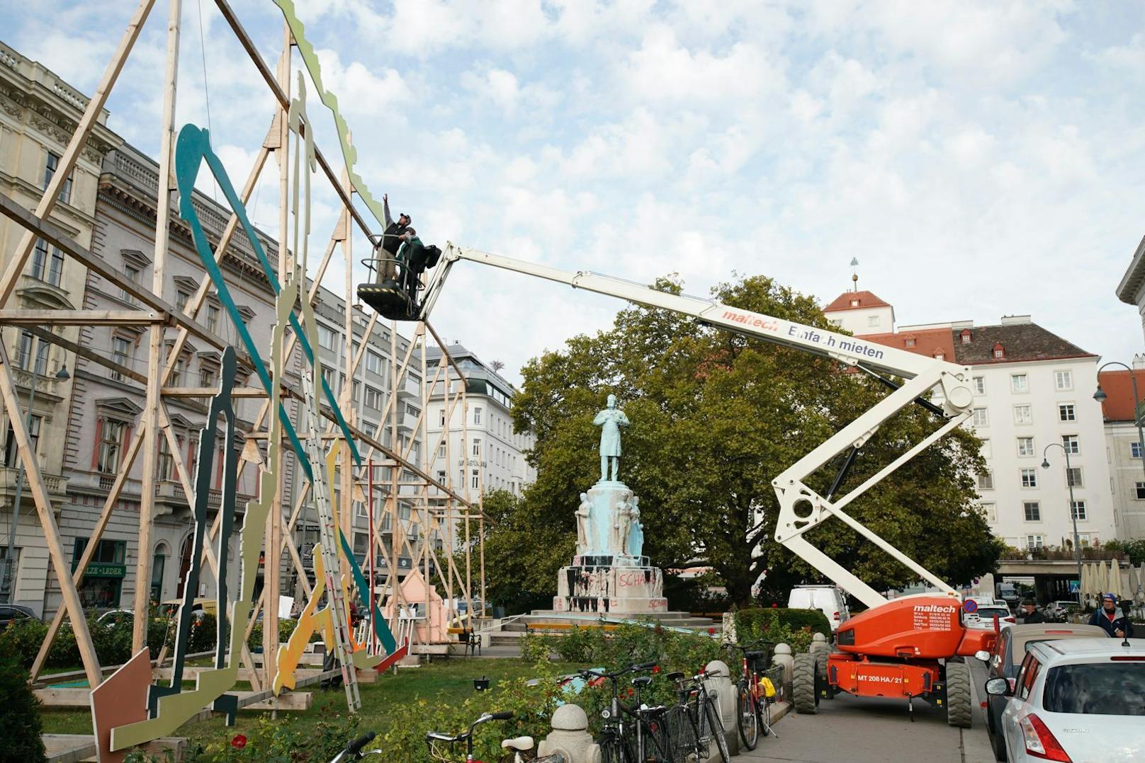 Die Bagger fuhren bereits in den Morgenstunden auf. Nach einem Jahr ist Schluss mit der temporären Kunstinstallation.