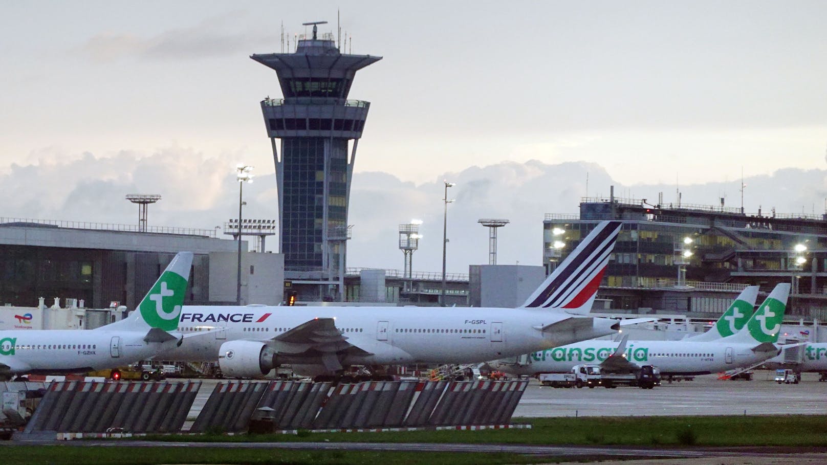 Fast jeder zweite Flug: Am Flughafen Paris-Orly wird die Zahl der Flüge am Freitag um 40 Prozent reduziert.