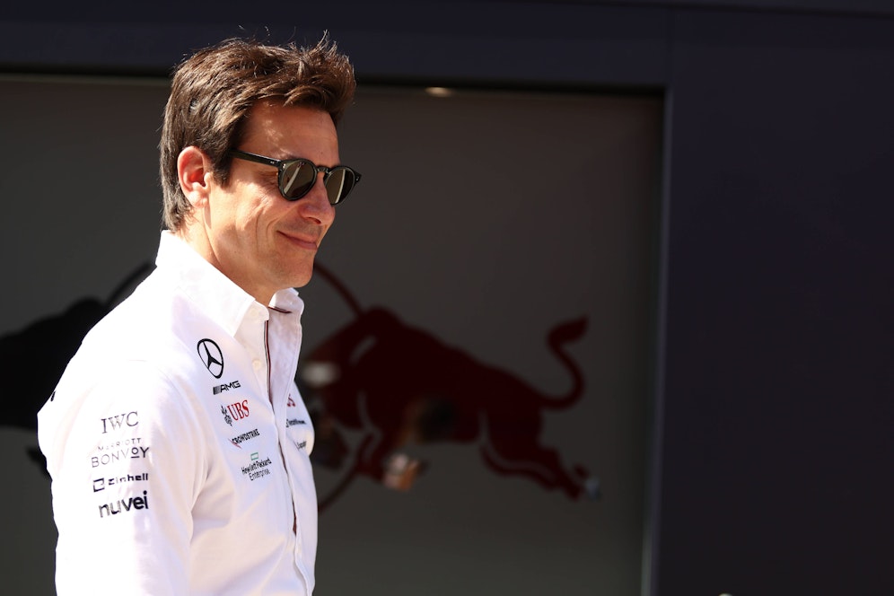Mercedes-Teamchef Toto Wolff kassierte eine Dividendenzahlung. 