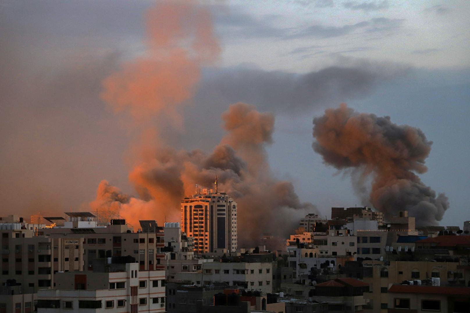 Israel bombardiert den Gaza-Streifen.