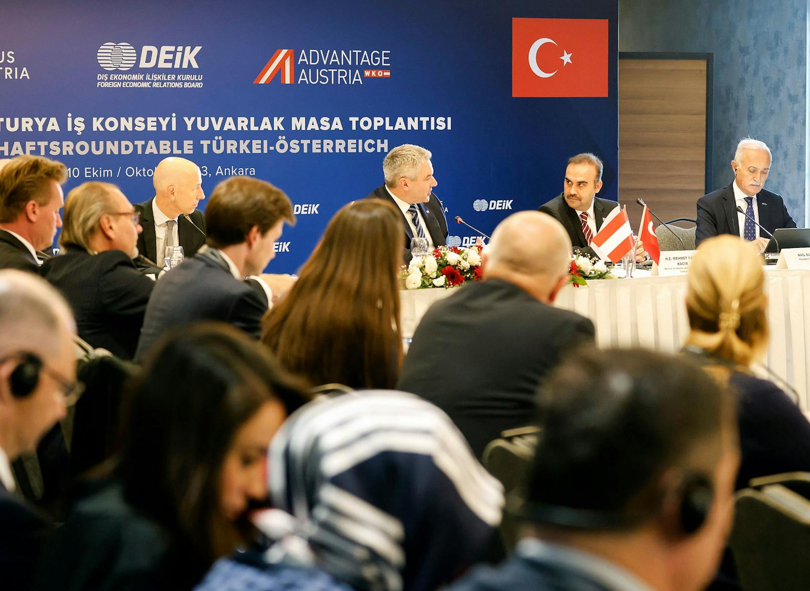 …Nehammer eröffnete mit Bundesminister Martin Kocher und dem türkischen Minister für Industrie und Technologie Mehmet Fatih Kacır den Wirtschaftsroundtable Türkei-Österreich.