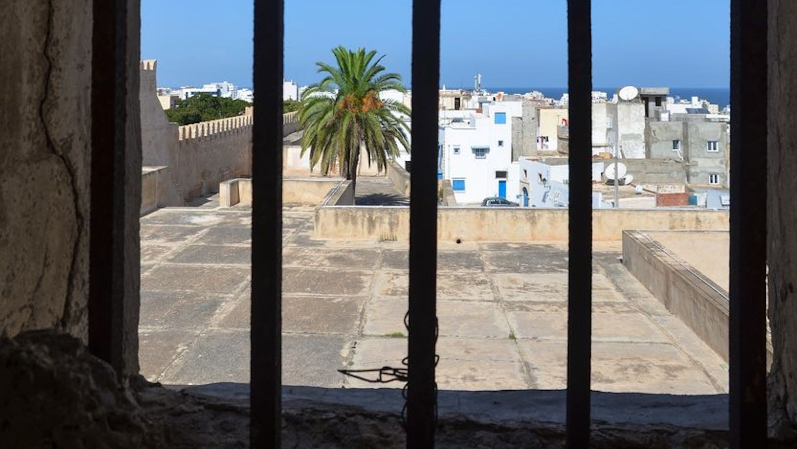 Eine Französin sitzt in Tunesien im Gefängnis. Es handelt sich um eine Verwechslung. (Symbolbild)