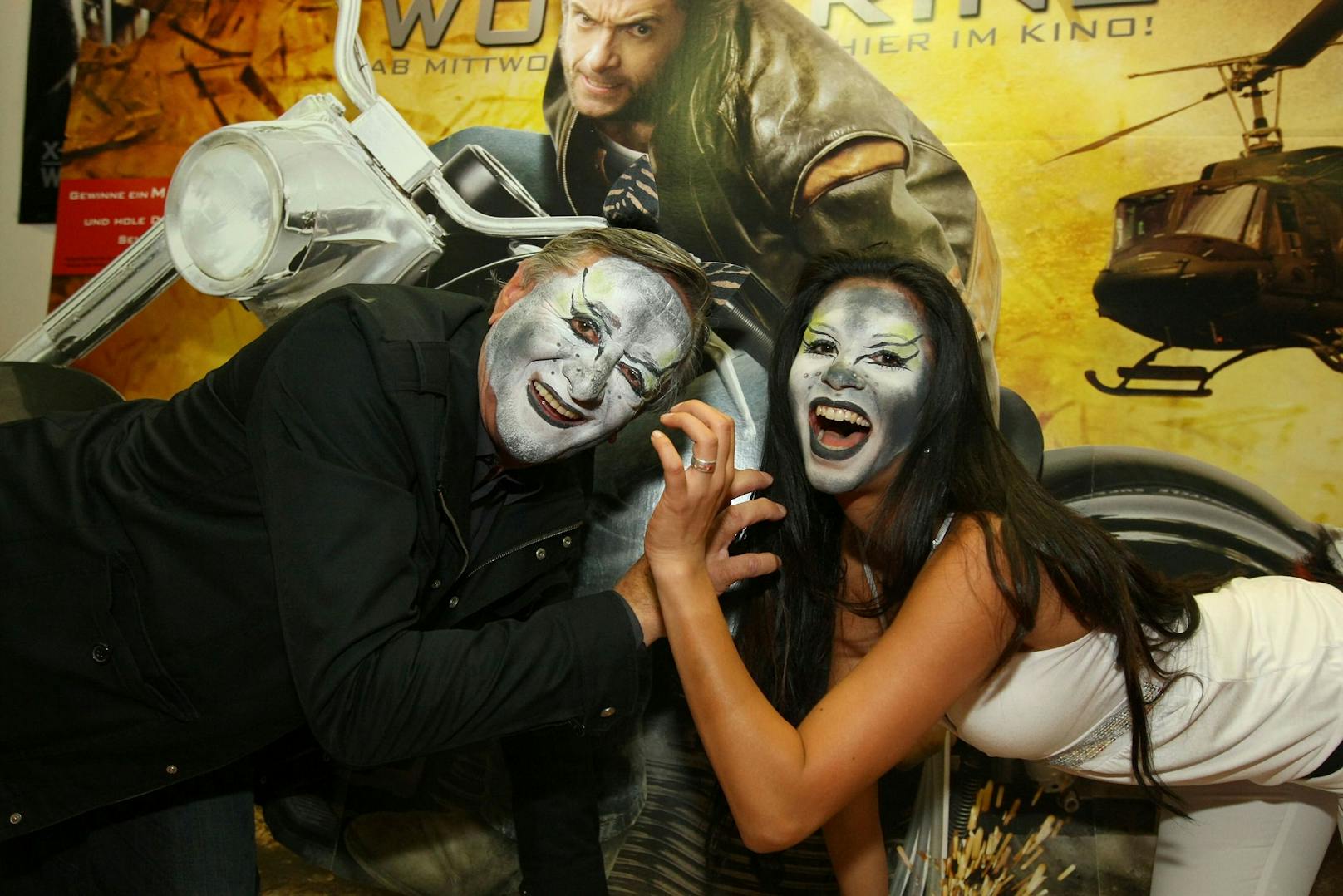 28. April 2009: Richard Lugner und Nina "Bambi" Bruckner als Werwolf bei der "X-Men Origins Wolverine"-Premiere