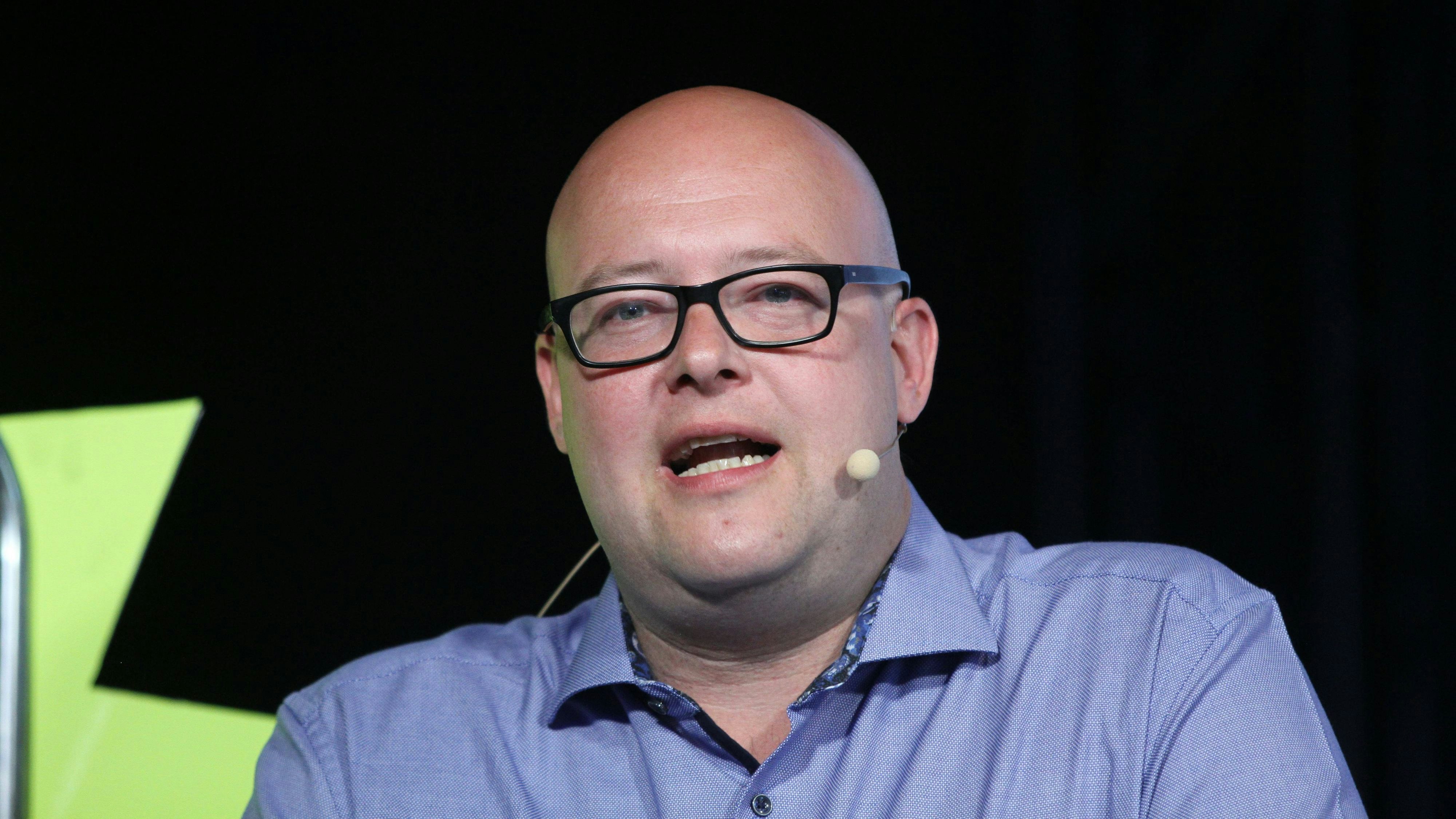 Leonhard Dobusch ist ein österreichischer Wirtschaftswissenschaftler. Seine Forschungsschwerpunkte liegen im Bereich Innovation, Standardisierung und private Regulierung, insbesondere im Bereich von Urheberrechtsmärkten. Hier bei einem Vortrag zum Thema Neues aus dem ZDF Verwaltungsrat im Juni 2023.