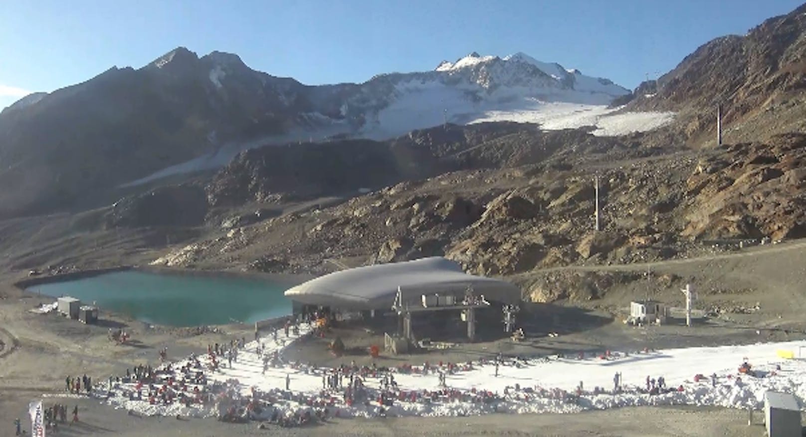 Auf dem Pitztaler Gletscher bereiten sich die Weltcupathleten auf Sölden vor.