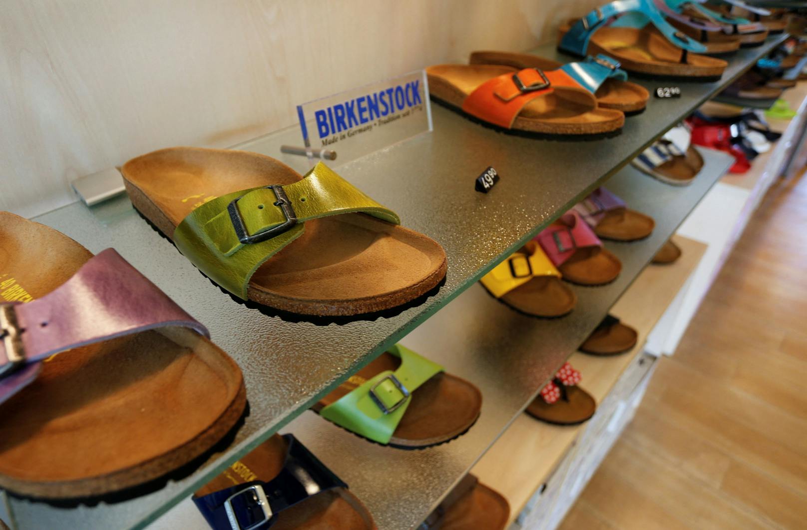 Der deutsche Sandalenhersteller Birkenstock hat für seinen Börsengang in New York am Mittwoch den Preis pro Aktie bei 46 Dollar angesetzt.