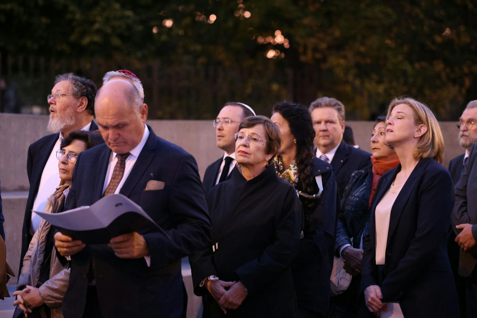 Nationaratspräsident Wofgang Sobotka, die Ehefrau des Bundespräsidenten Alexander Van der Bellen Doris Schmidauer, Wiens Bürgermeister Michael Ludwig und NEOS-Chefin Beate Meinl-Reisinger (v.l.n.r)