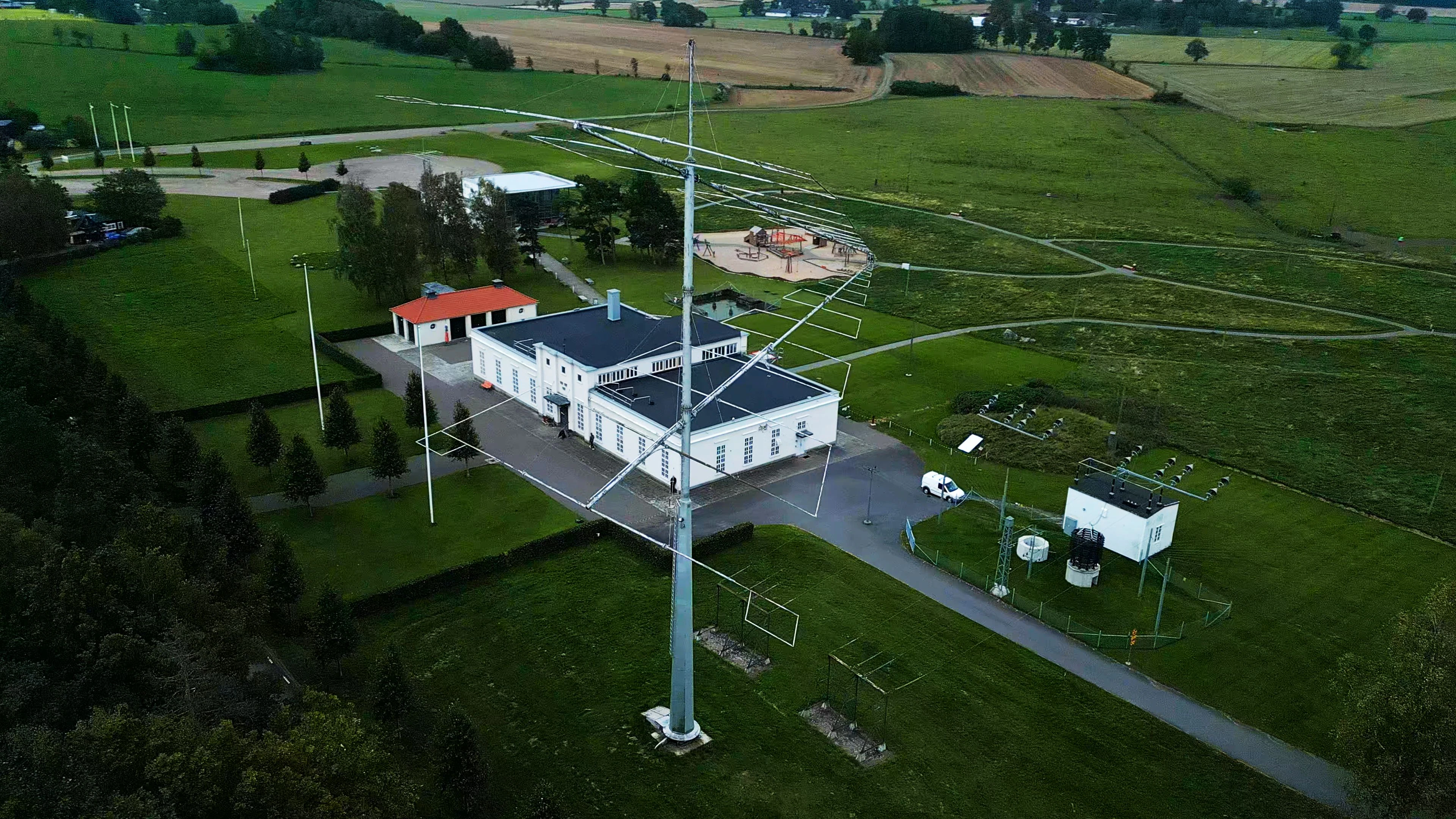 In Zusammenarbeit mit der Radiostation Grimeton, die zum UNESCO Weltkulturerbe gehört, schickten die EasyPark Group und Grimeton die Codes der EasyPark-Apps in den Weltraum.