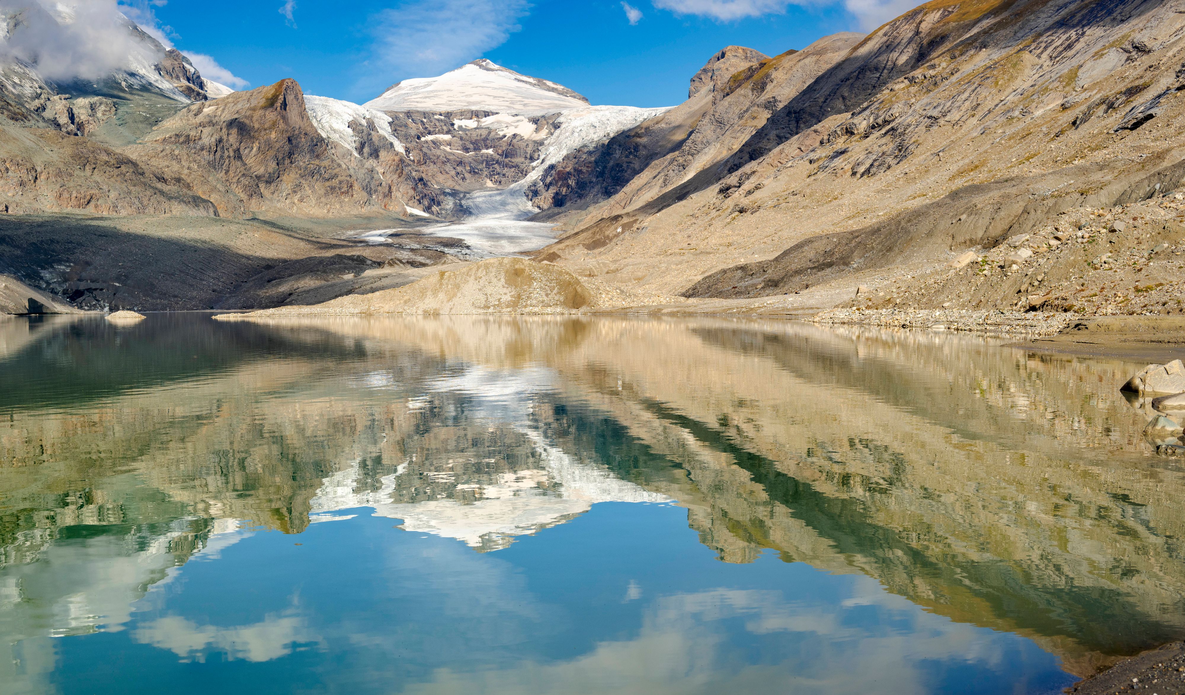 Die österreichischen Schulbücher müssen bald umgeschrieben werden: Die Pasterze schrumpft rapide.