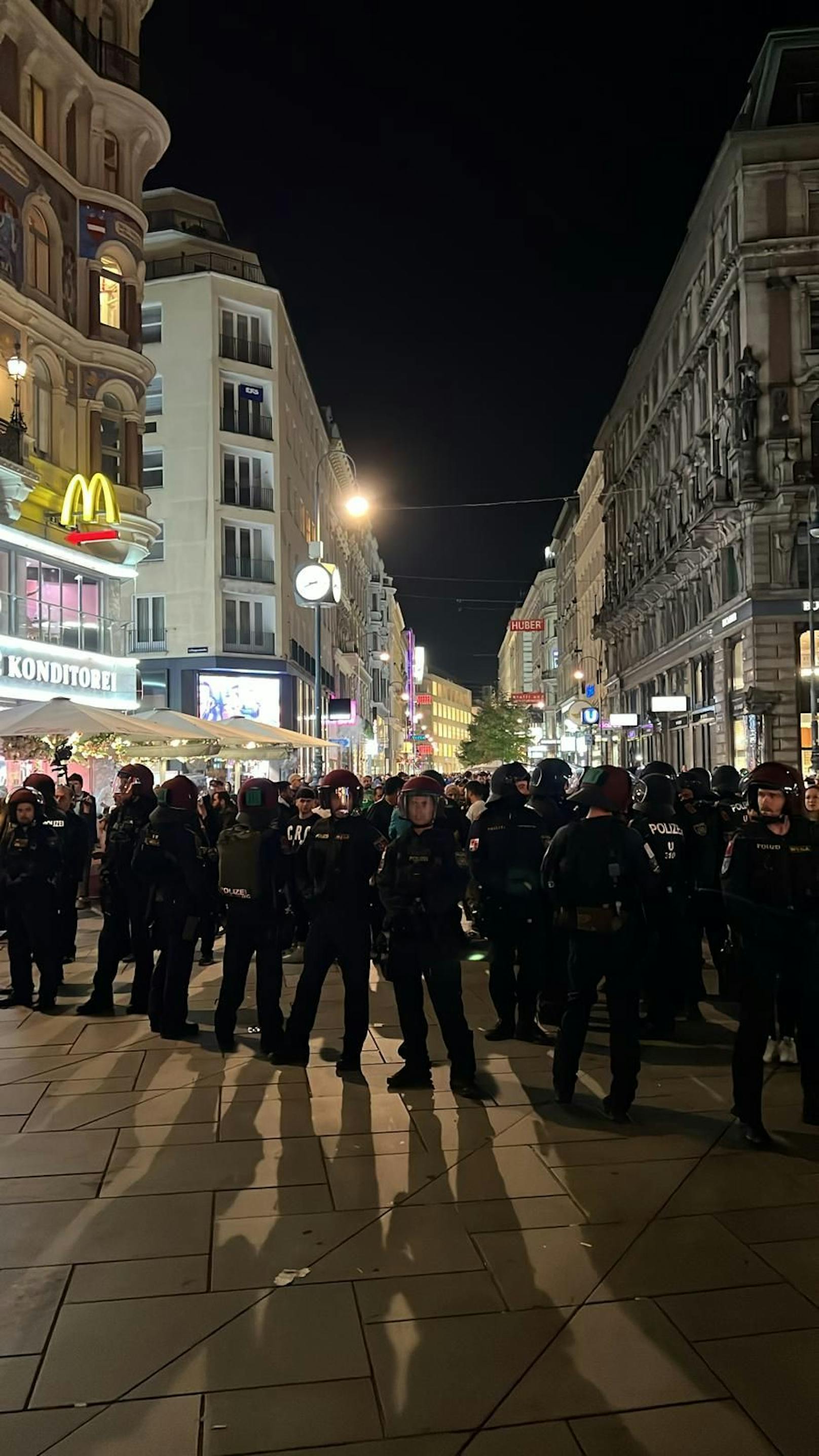 Auch die WEGA bezog auf dem Stephansplatz Stellung