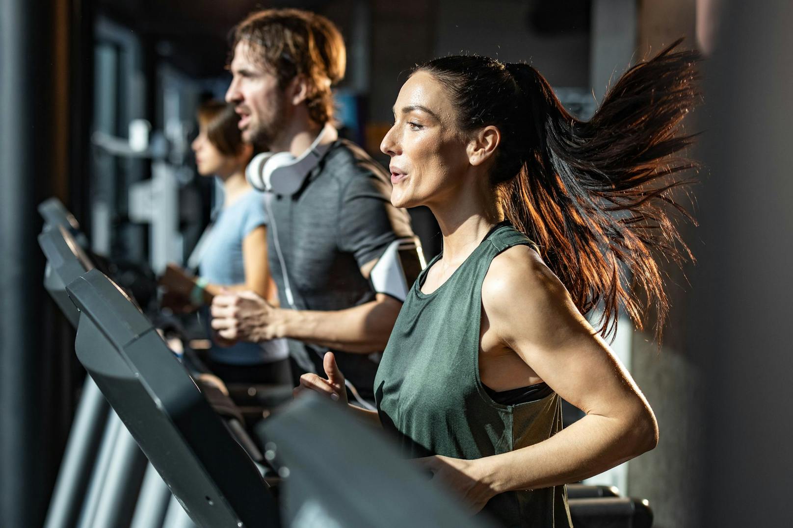 Wer Mitglied im Fitnessstudio werden will, sollte die Preise genau vergleichen. Die AK hat gleich mehrere Tipps parat. (Symbolbild)