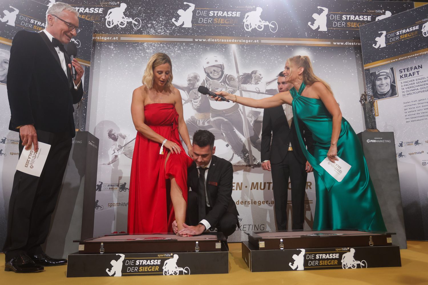 Rainer Pariasek mit Michaela Kirchgasser, Stefan Kraft und Mirjam Weichselbraun bei der Sportgala.
