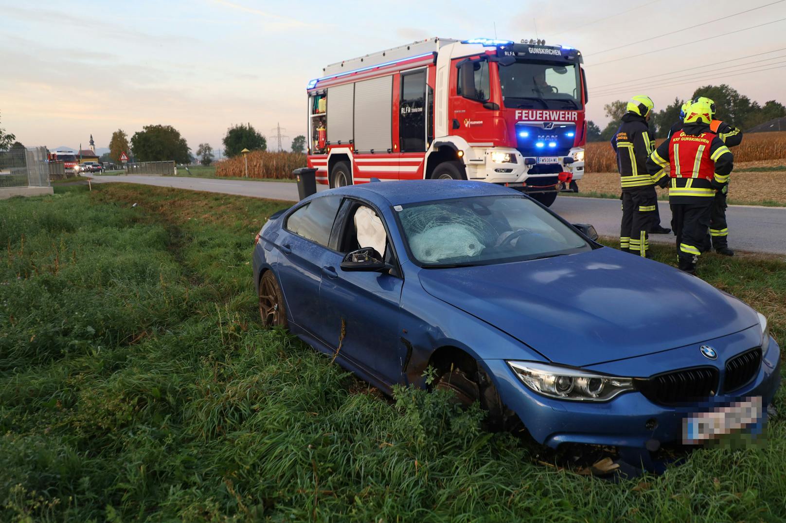 BMW-Fahrer verliert Kontrolle und baut Crash in OÖ
