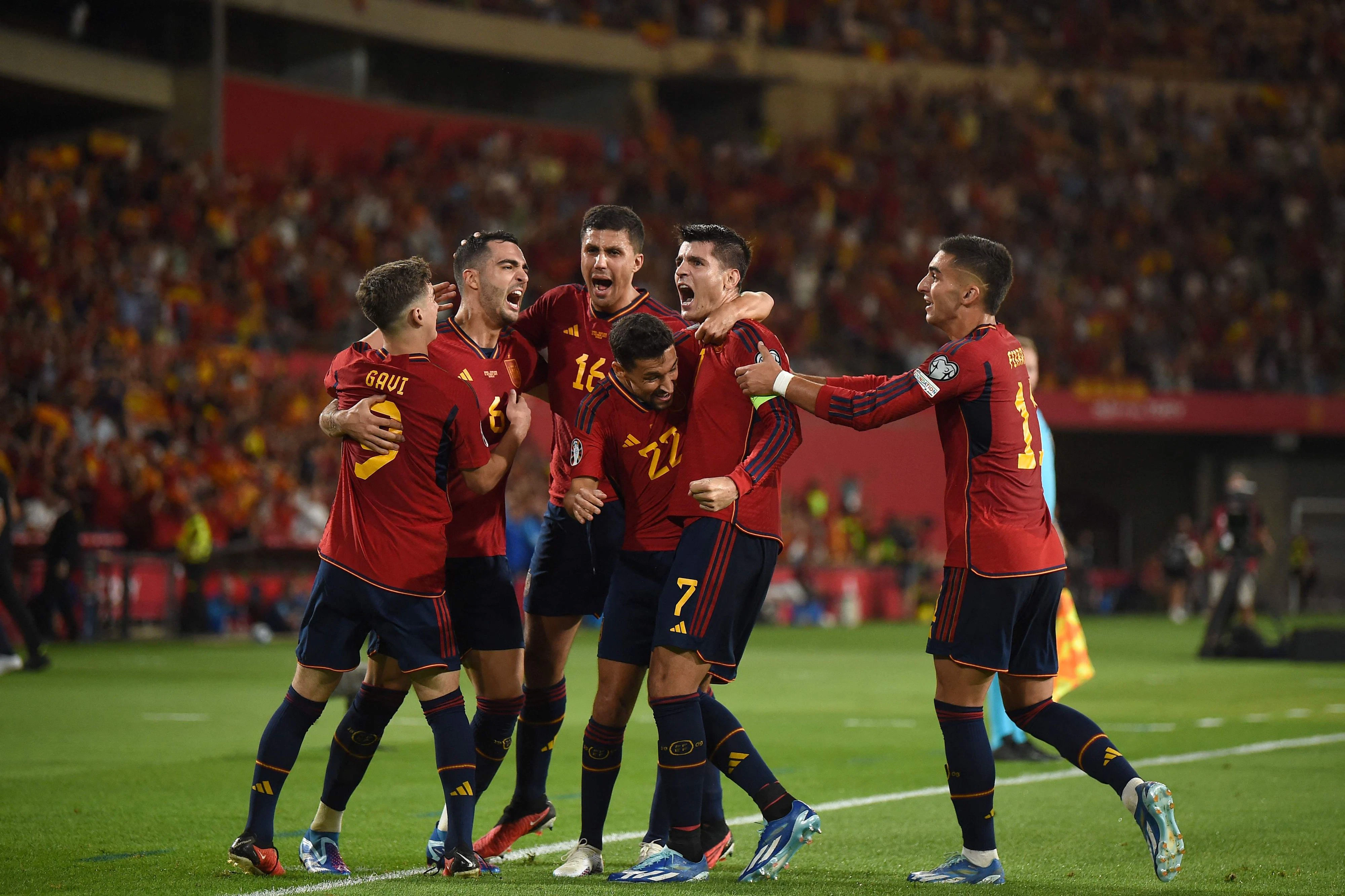 Alvaro Morata schießt Spanien in Führung.