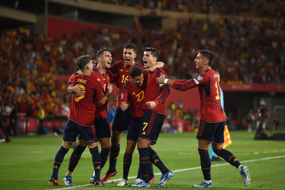 Alvaro Morata schießt Spanien in Führung.