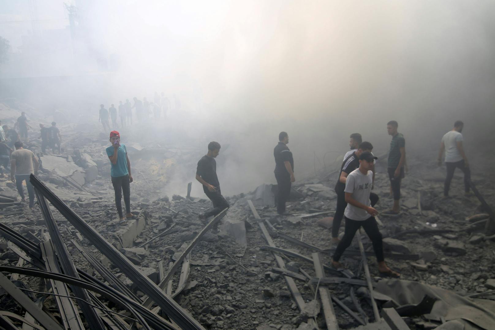 Nach den brutalen Attacken der Terrororganisation Hamas bombardiert die israelische Armee militärische Ziele im Gazastreifen. 