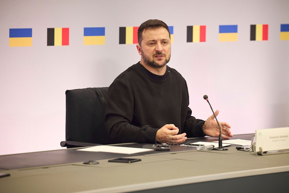 Der ukrainische Präsident Wolodimir Selenski bangt um weitere Waffen-Lieferungen aus dem Westen. 