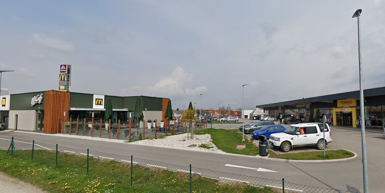 Für einen Burger musste eine Familie sehr tief in die Tasche greifen. Grund ist eine sehr eigenwillige Parkregelung in Eferding.