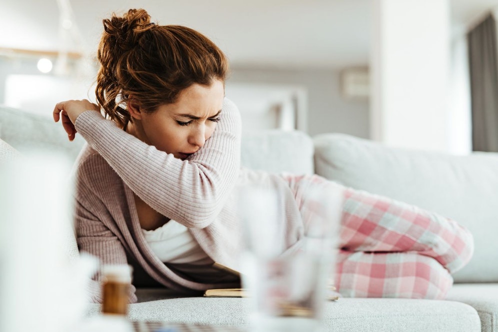 Zu den häufigsten Symptomen von Long cold gehören Husten, Magenschmerzen und Durchfall mehr als vier Wochen nach der Erstinfektion.