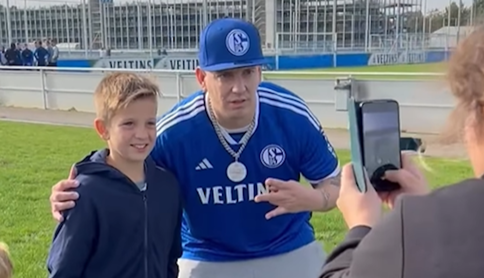 Money Boy ist jetzt Schalke-Fan