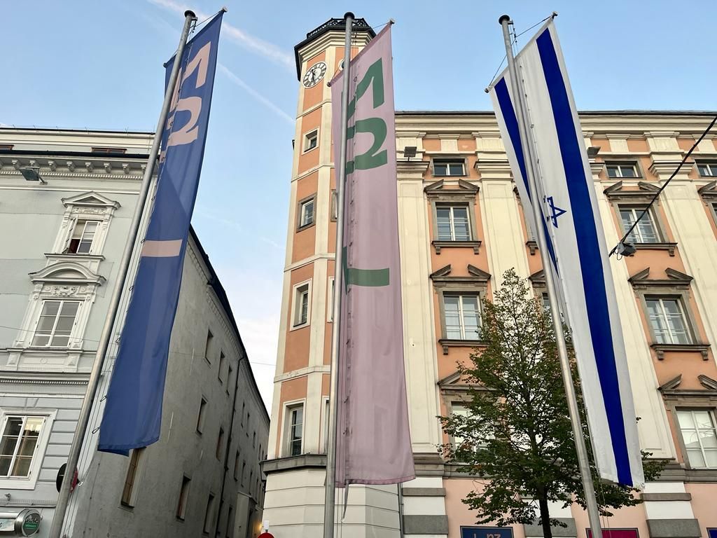 In Linz wurde eine Israel-Flagge gehisst. In der Nacht auf Donnerstag haben unbekannte die Flagge zerschnitten.