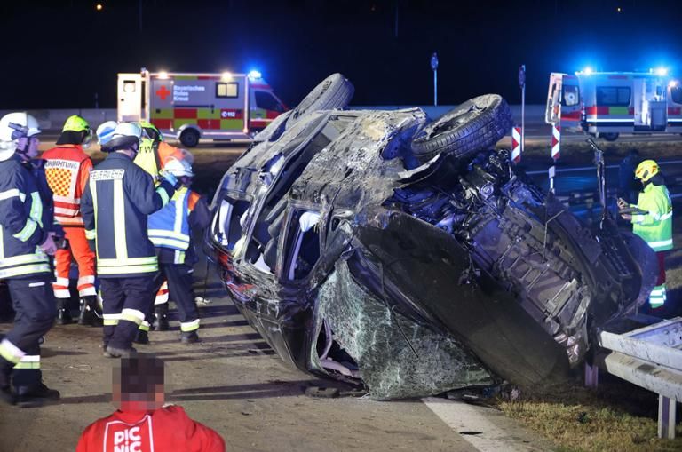 Der Schlepper aus Wien hatte beim Unfall auf der Flucht über 20 Personen im Auto, auch Kinder. Mindestens sieben davon sind gestorben.