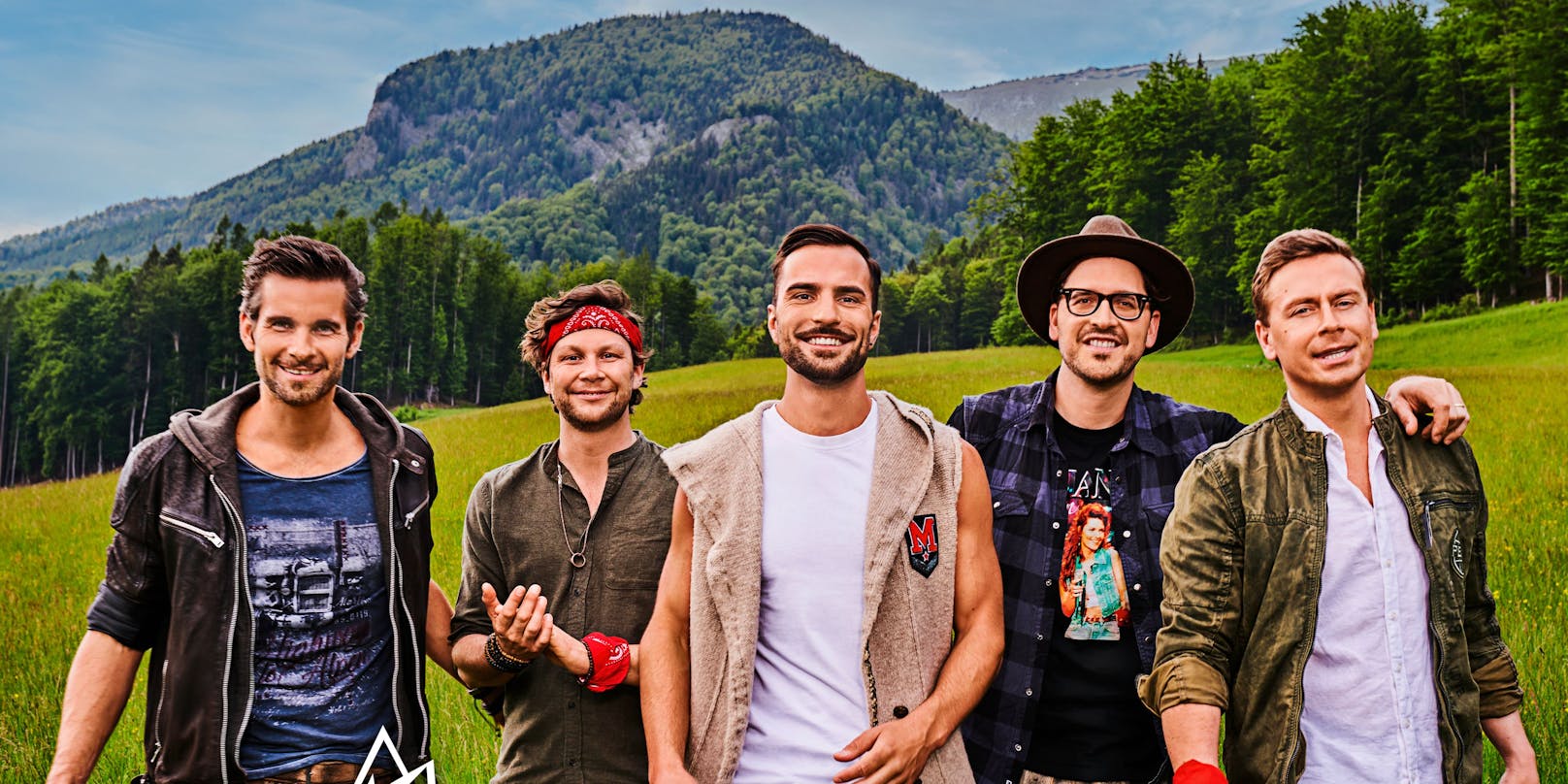 Philipp Rafetseder (Mitte) steht mit seiner Band "Mountain Crew" auf der Bühne