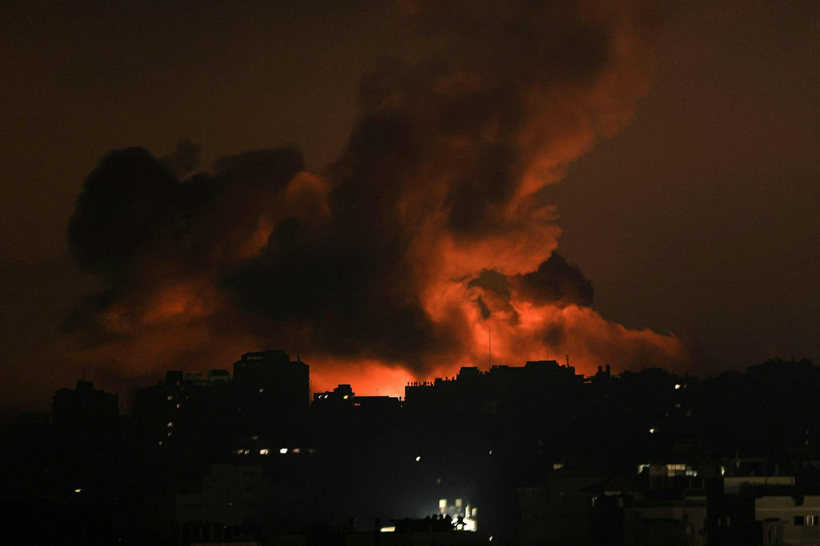 Das Militär hat alle Zivilisten aufgefordert, die Stadt Gaza innerhalb von 24 Stunden zu verlassen und in den Süden des Palästinensergebiets zu gehen.