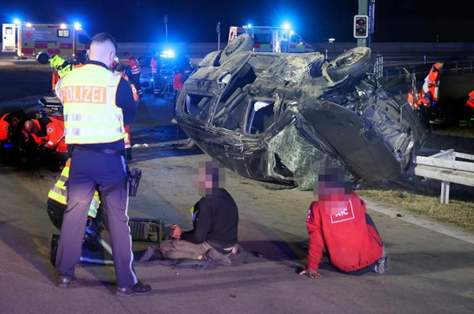 Der Schlepper aus Wien hatte beim Unfall auf der Flucht über 20 Personen im Auto, auch Kinder. Mindestens sieben davon sind gestorben.