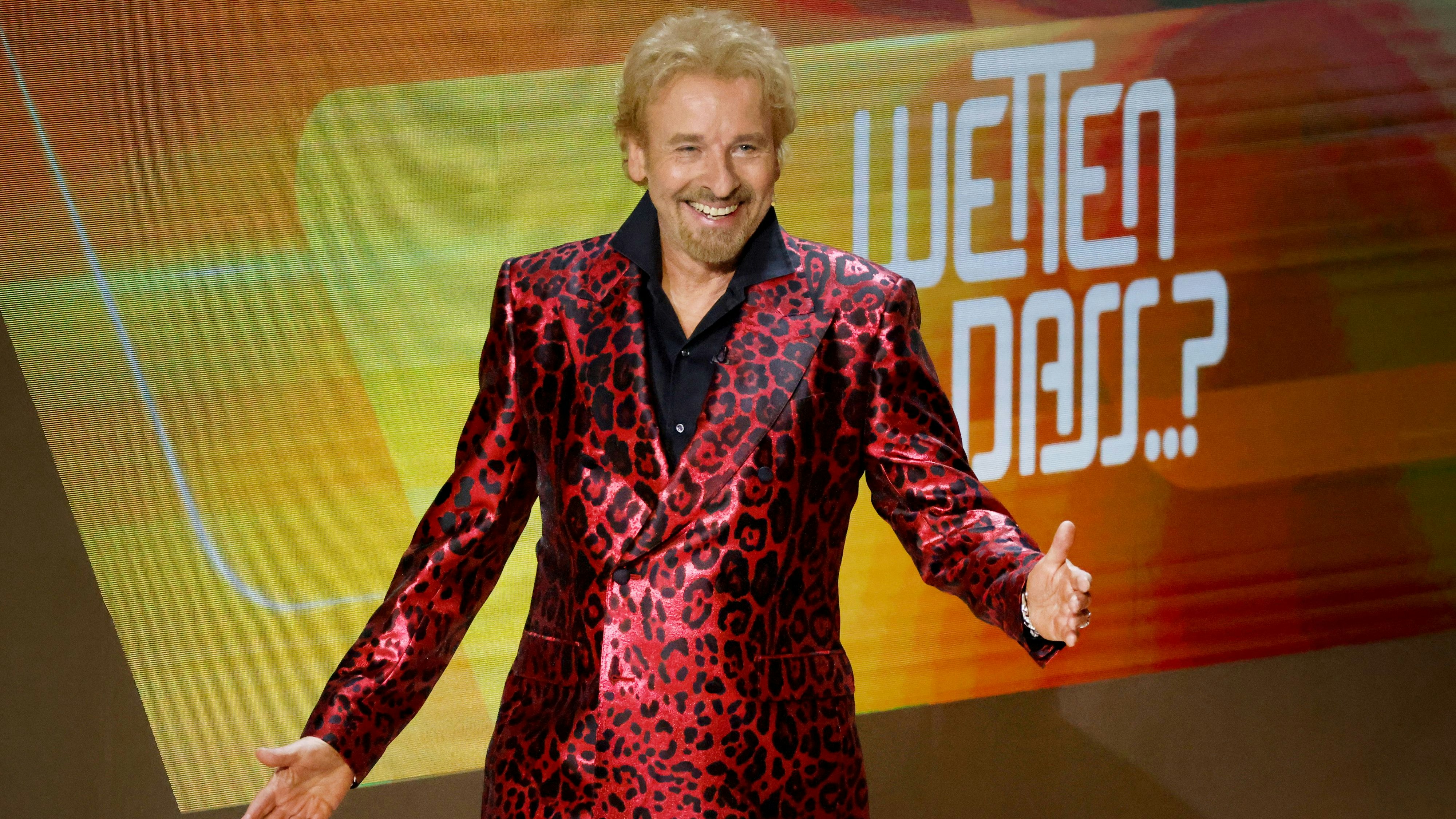 Download von www.picturedesk.com am 13.10.2023 (19:40).  19 November 2022, Baden-Wuerttemberg, Friedrichshafen: Entertainer Thomas Gottschalk is coming back to the ZDF show "Wetten, dass .". Following the successful comeback in November 2021, there will also be a revival of the legendary ZDF Saturday night show in 2022. Photo: Philipp von Ditfurth/dpa - 20221119_PD13197 - Rechteinfo: Rights Managed (RM)
