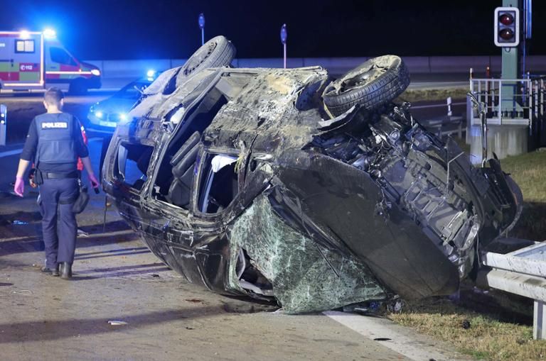 Der Schlepper aus Wien hatte beim Unfall auf der Flucht über 20 Personen im Auto, auch Kinder. Mindestens sieben davon sind gestorben.