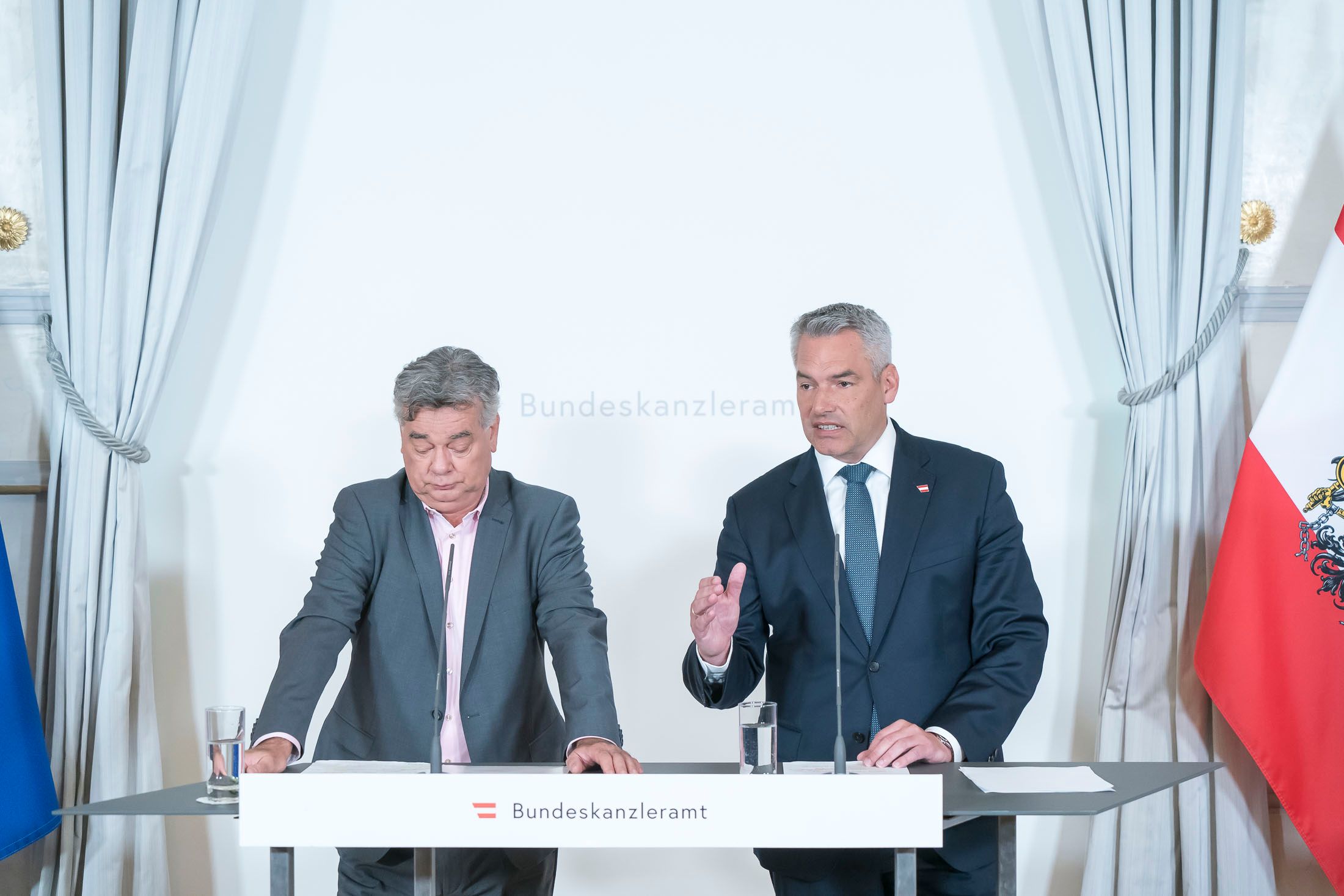 Angezählt: Vizekanzler Kogler und Bundeskanzler Nehammer.