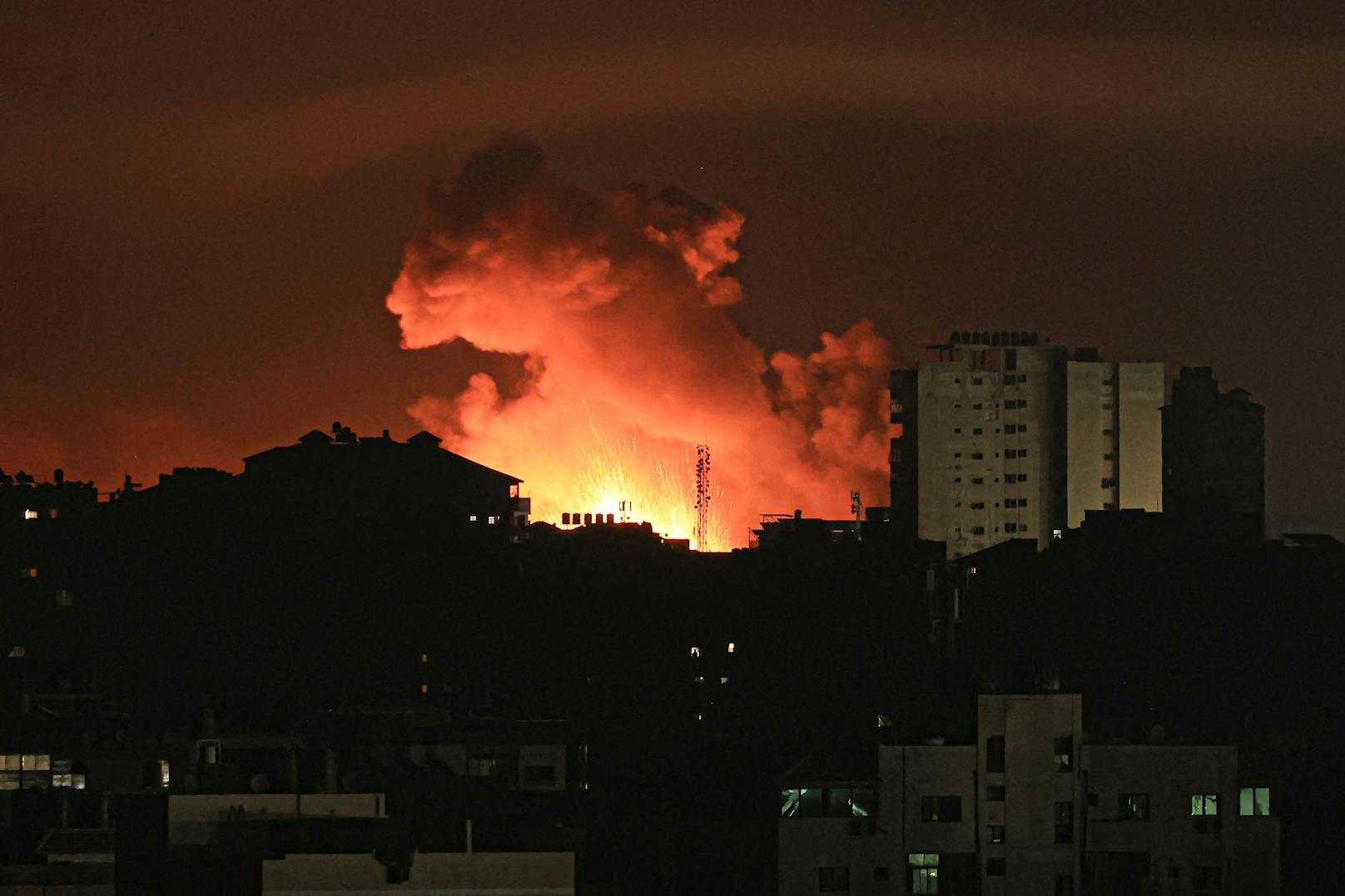 Israel bombardiert weiterhin Hamas-Ziele.