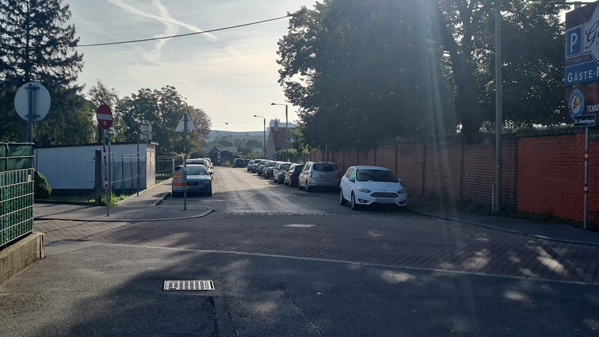 Strafenfalle in der Lokomotivgasse: Hier werden Abstände nicht eingehalten.
