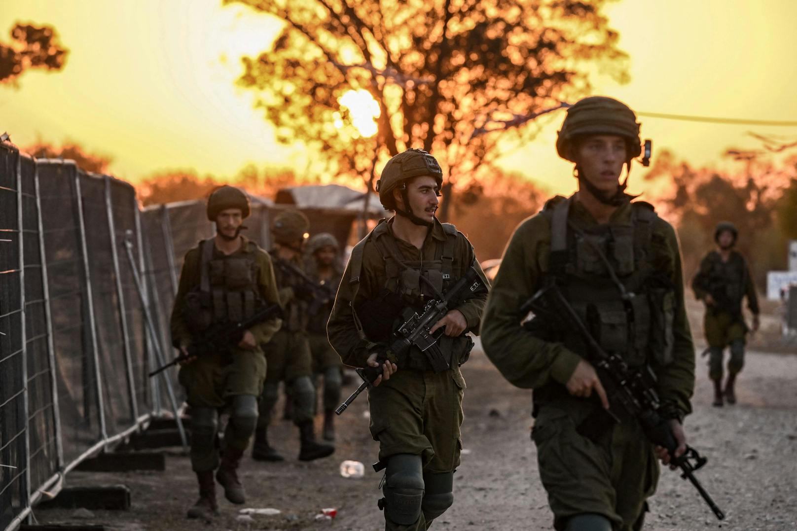 Die israelische Armee hat jetzt alle Zivilisten in Gaza aufgefordert, die Stadt in Richtung Süden zu verlassen.