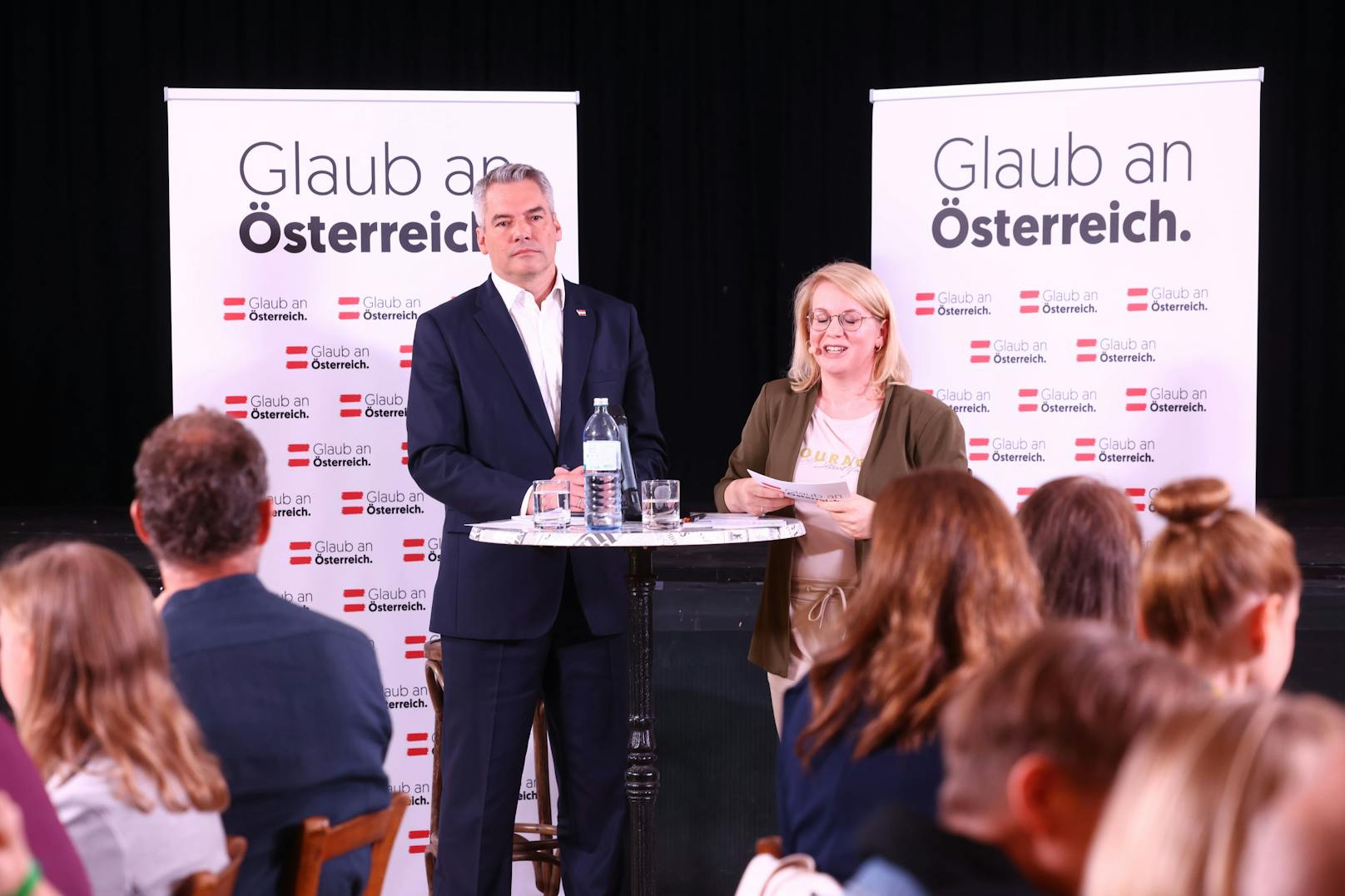 Bundekanzler Karl Nehammer lud am Freitag zum "Kanzlergespräch". 