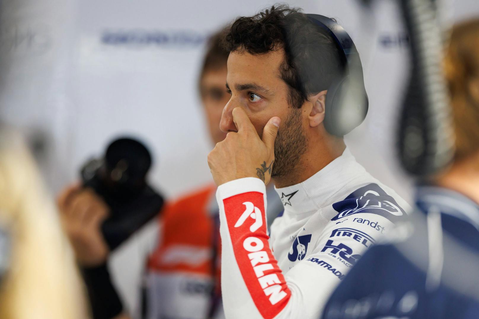 Daniel Ricciardo steuert einen Red Bull. 