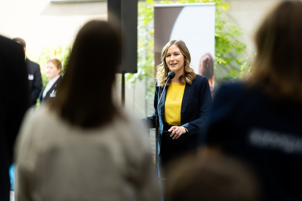 Claudia Plakolm besuchte am Donnerstag ein Europa-Event an den Hertha-Firnberg-Schulen.