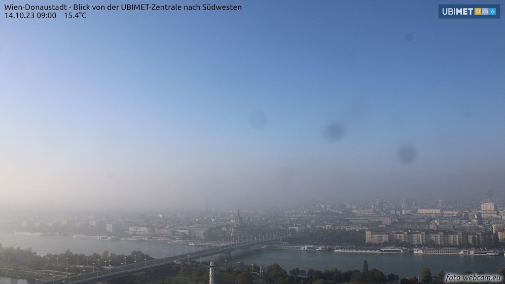 Der Morgennebel lichtet sich am Samstag über Wien und strahlend blauer Himmel kommt zum Vorschein.