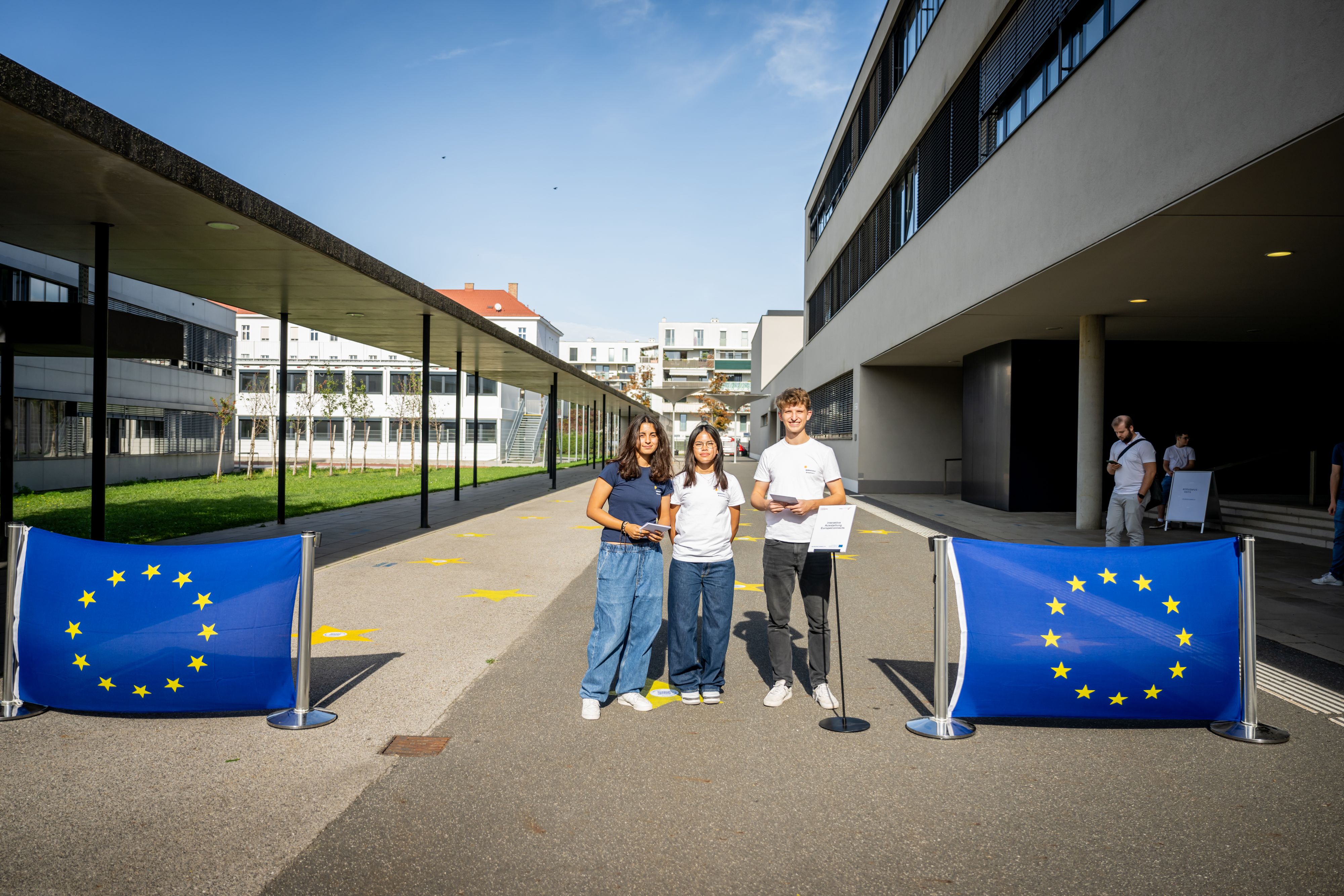 Das Gelände der Hertha-Firnberg-Schulen wurde im Zeichen des Europa-Events entsprechend geschmückt.&nbsp;