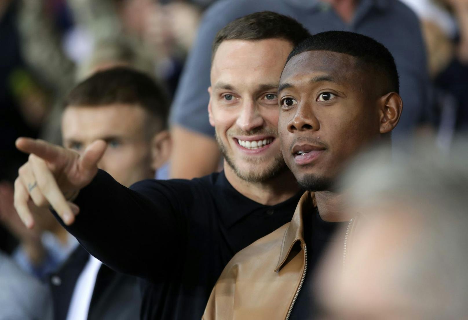 Marko Arnautovic und David Alaba auf der Tribüne des Ernst-Happel-Stadions. 