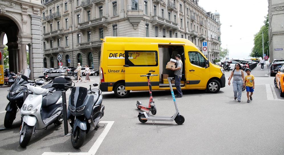 Posttransporter in der Stadt Zürich. Archivbild.