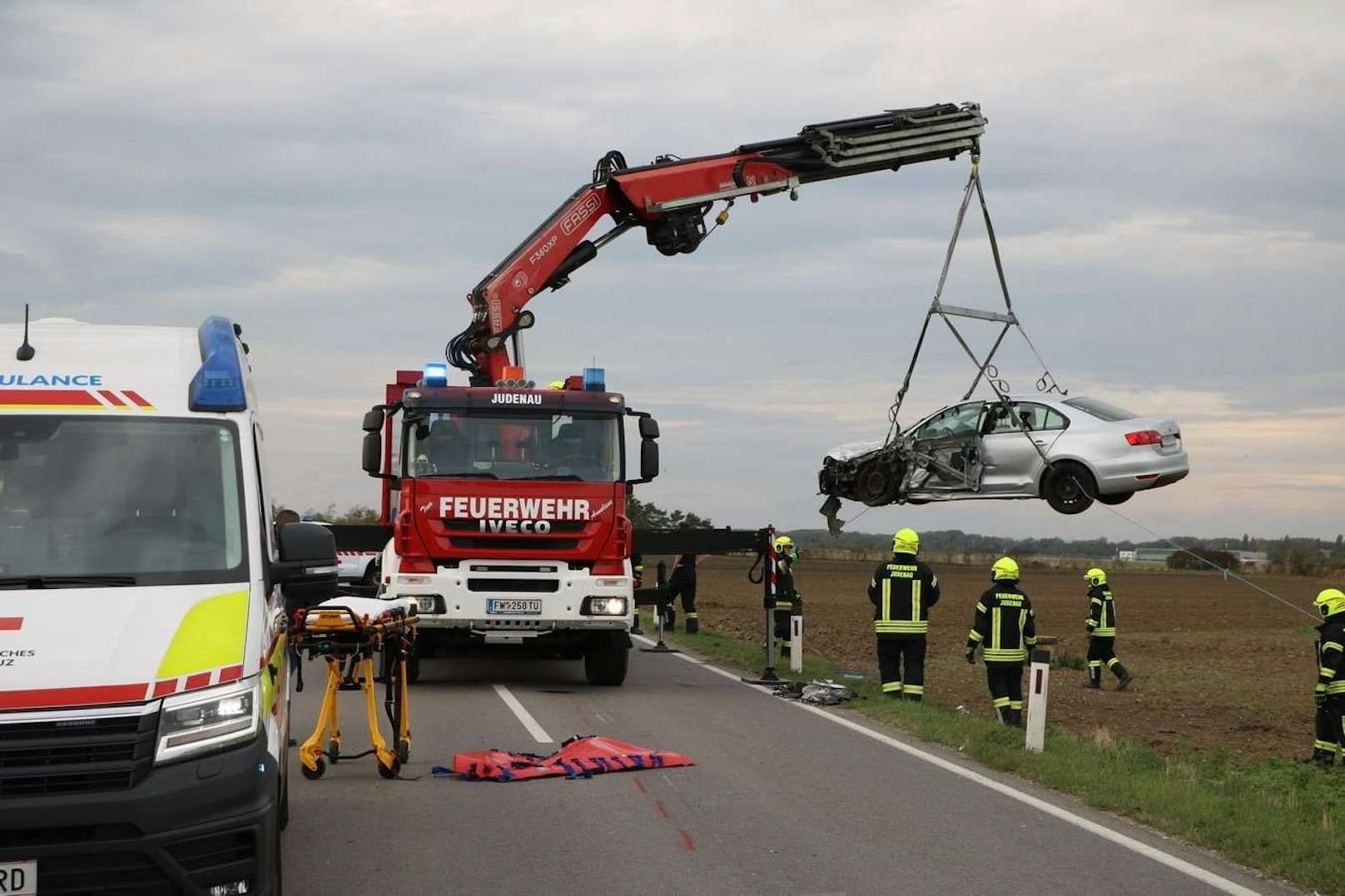 ... Langenlebarn und Königstetten kümmerten sich um die Bergung der Wracks.