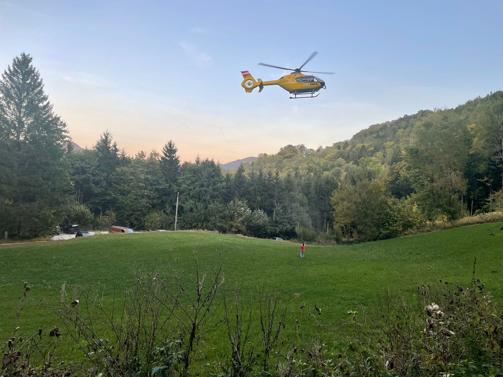 Der Mountainbiker wurde sofort in ein Spital gebracht – dort erlag er seinen Verletzungen.