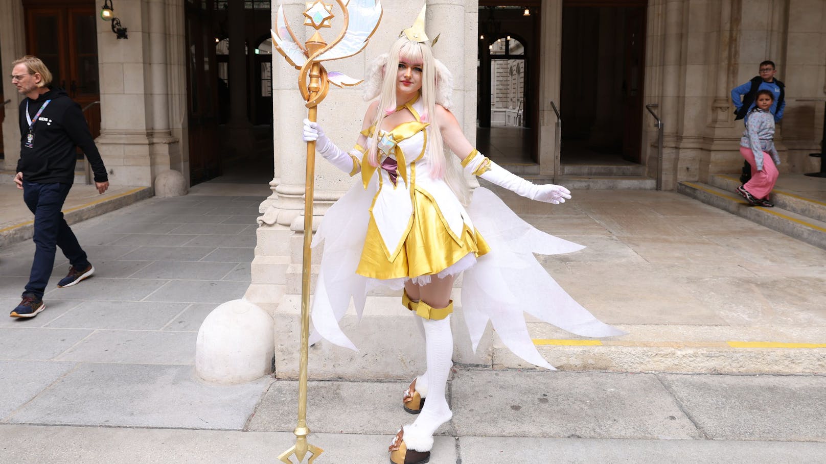 Bereits am Samstag fand die Cosplay-Parade statt. Cosplayerin Marie-Sophie (21) war am Sonntag als Sternenwächterin Soraka aus dem Online-Spiel "League of Legens" verkleidet.