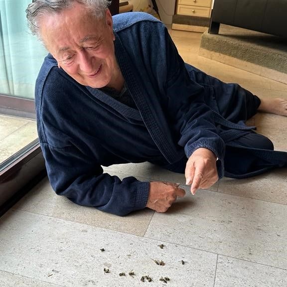 Richard Lugner hat ein tierisches Problem in seinem  Schlafzimmer 