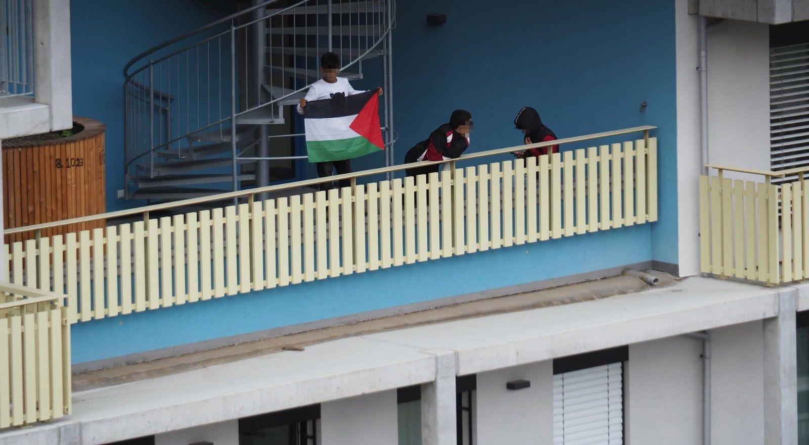 Die Teenager sollen mit solchen Aktionen die Anrainer provozieren.