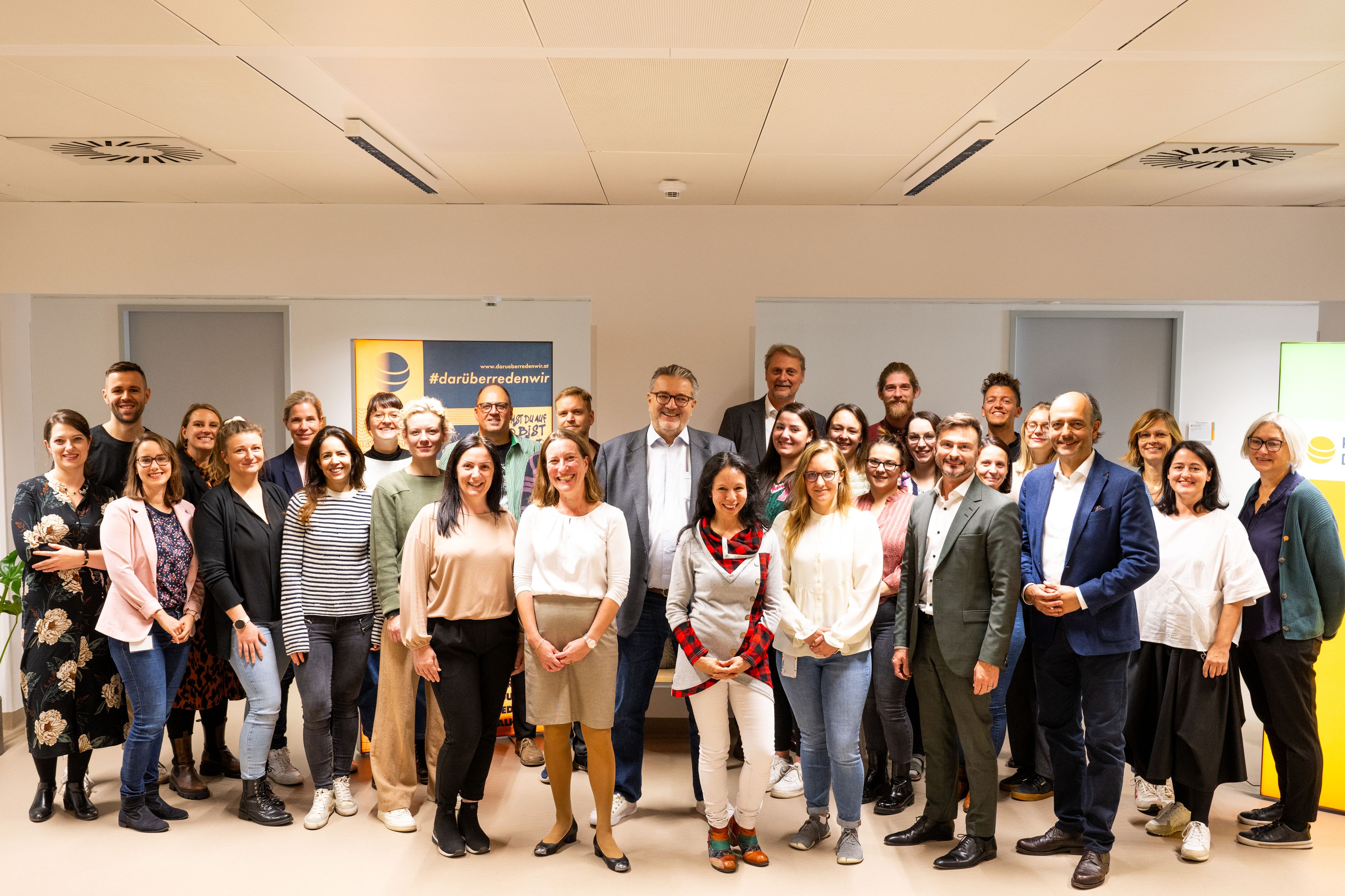 Gemeinsam mit Gesundheitsstadtrat Hacker (SPÖ, Mitte) wurde am Montag das bereits 3. Ambulatorium für Kinder- und Jugendpsychiatrie in Wien eröffnet.