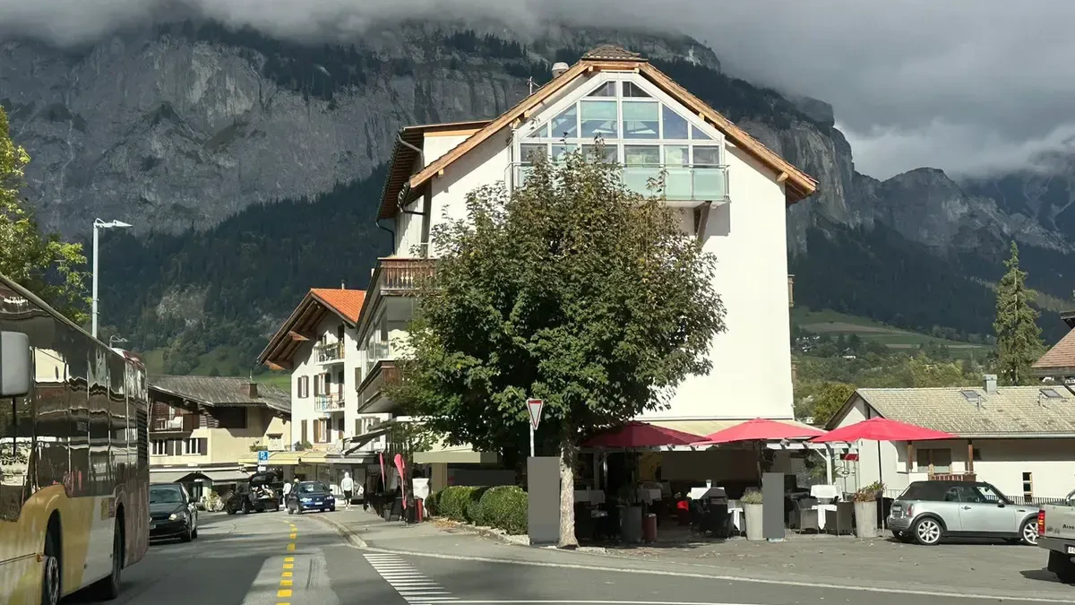 C.B.* und ihr Freund wollten eigentlich etwas essen und verliessen das Restaurant noch hungrig, nachdem der Wirt sie beleidigte.