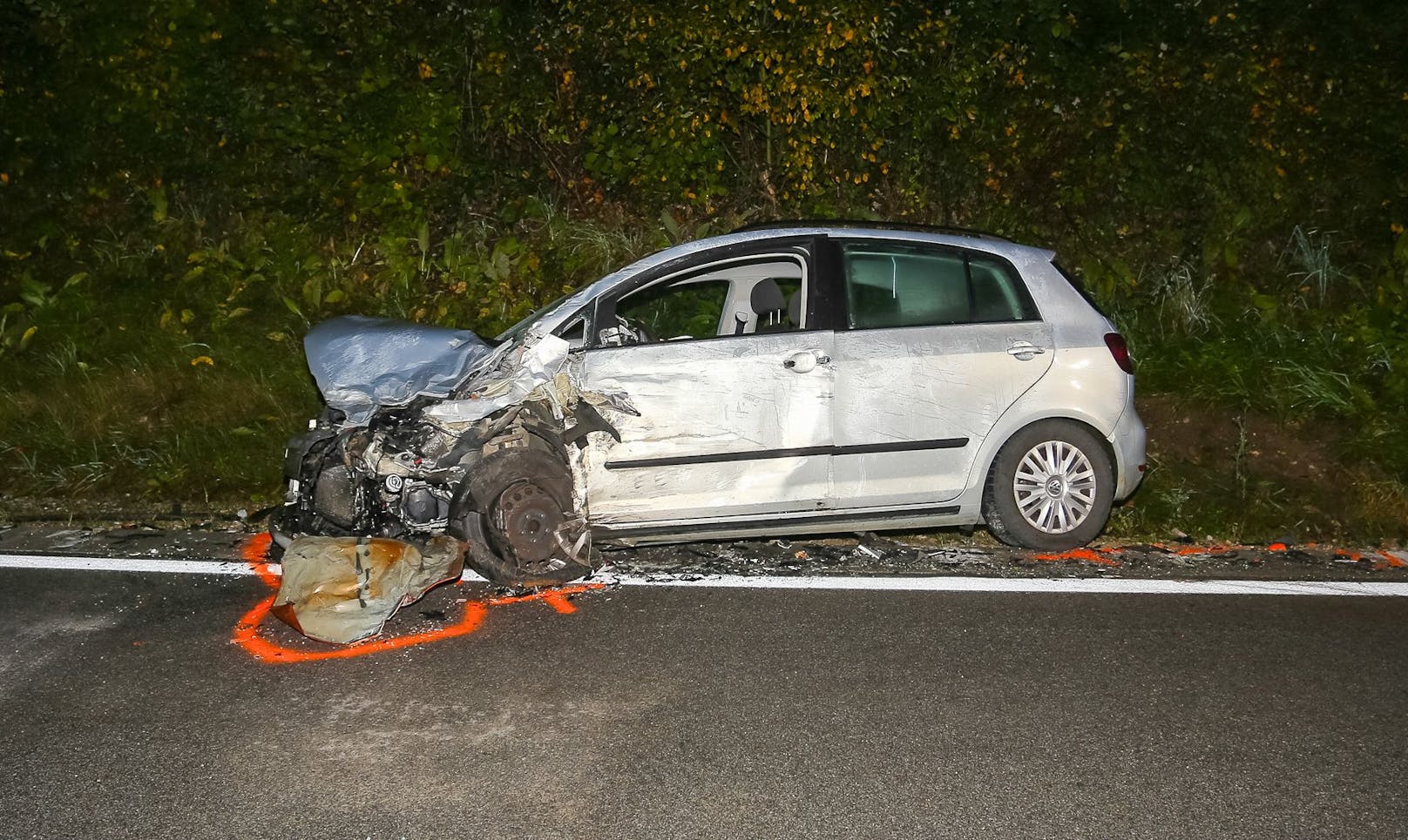 Bei der Kollision wurde die Lenkerin verletzt.